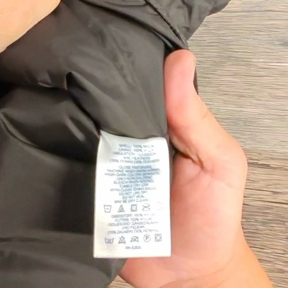 Lands' End Women's Black Quilted Vest - Picture 4 of 7